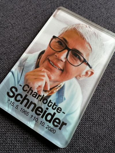 Fotografía en vidrio a color sobre urna 140x220 mm