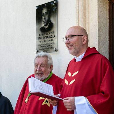 pamětní deska ze skla